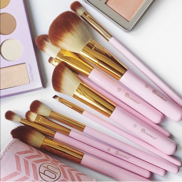 BH Cosmetics Other - 💕BH cosmetics pretty in pink “ brush set NIB💕